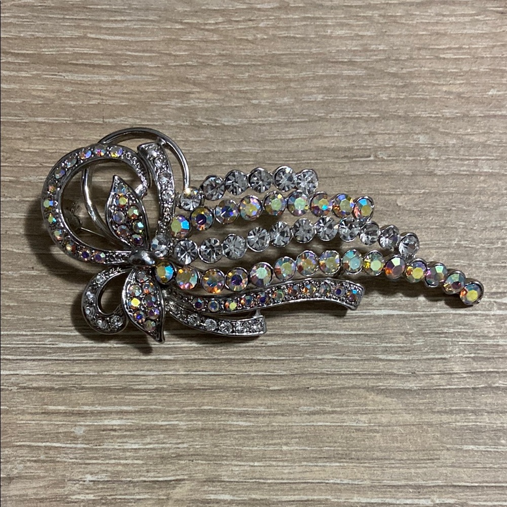 Vintage Silver Toned Crystal Brooch